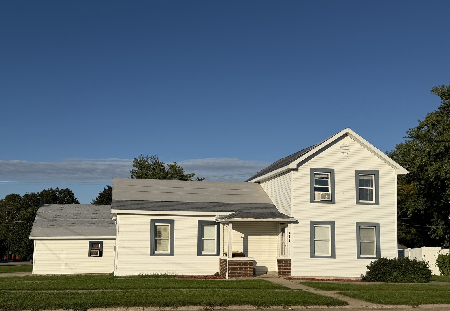 217 W Railroad Street Property Photo 2