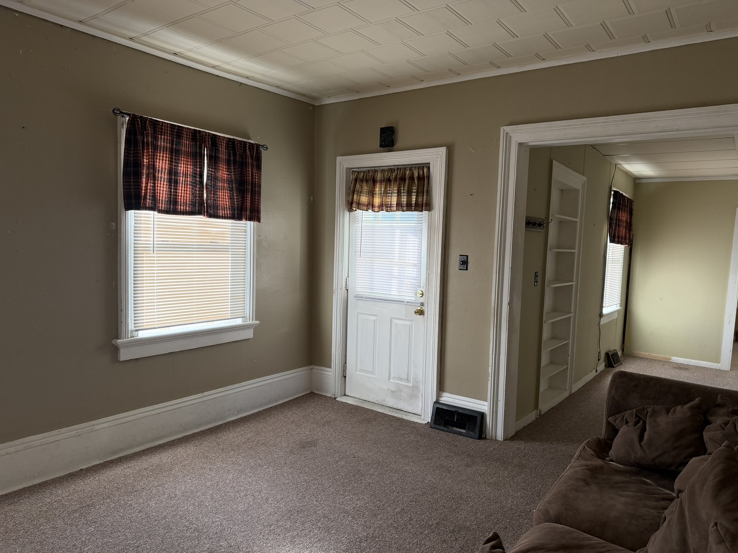 217 W Railroad Street Property Photo 5