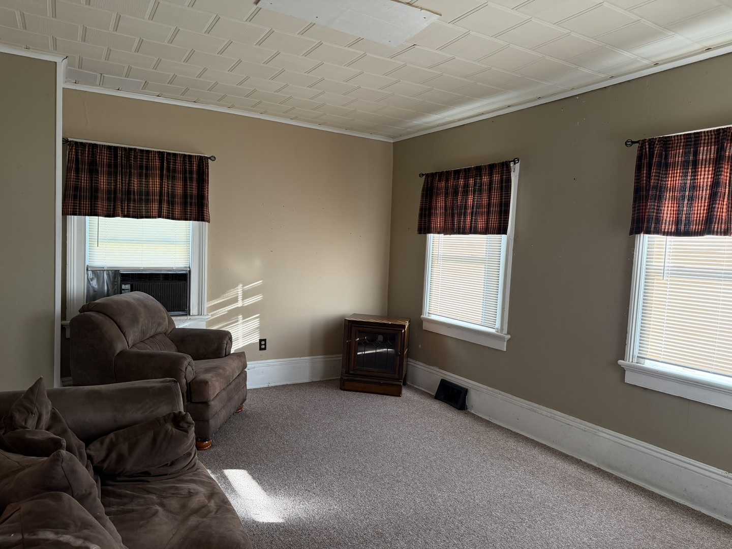 217 W Railroad Street Property Photo 6