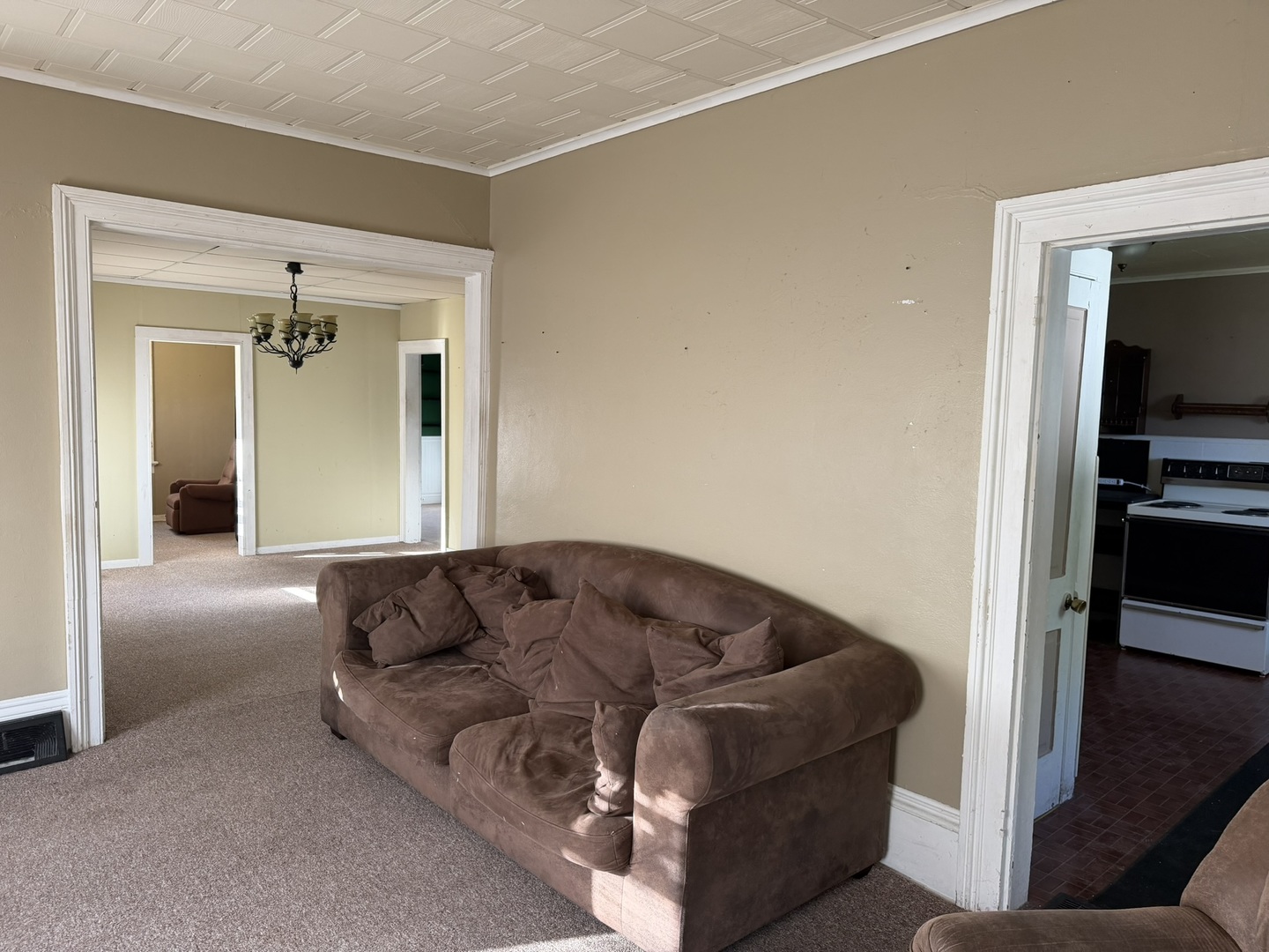 217 W Railroad Street Property Photo 8