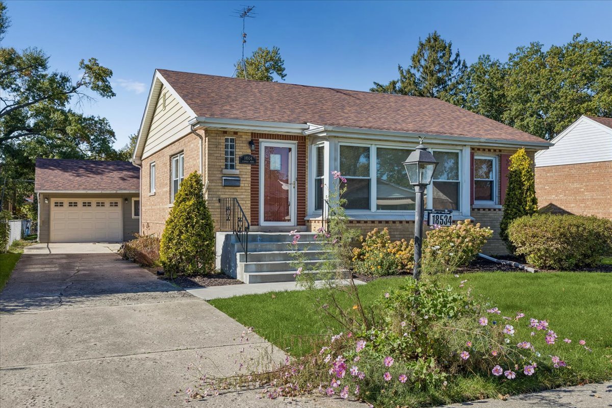 18534 Gladville Avenue Property Photo 1