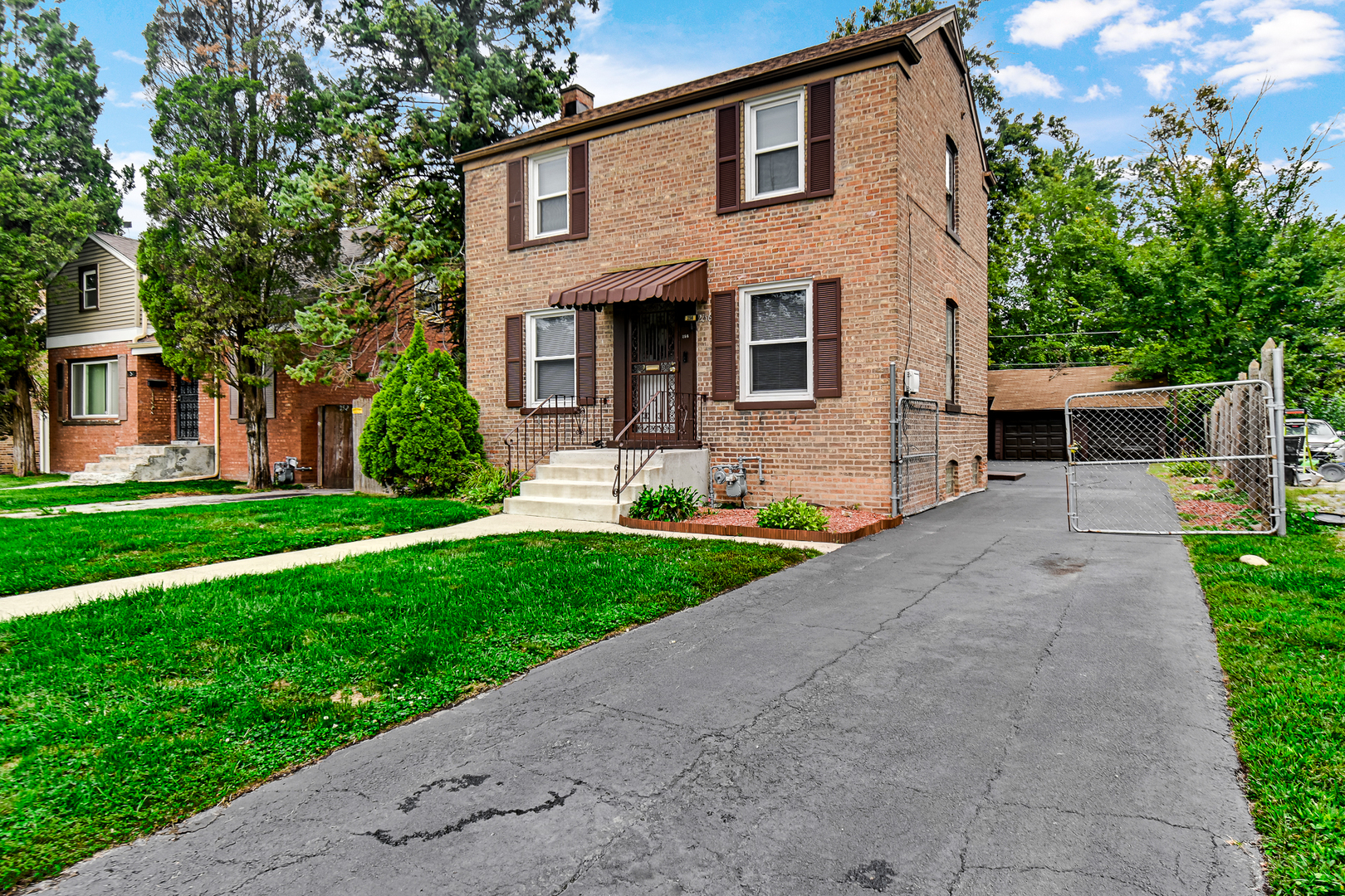 256 E 140th Place Property Photo 2