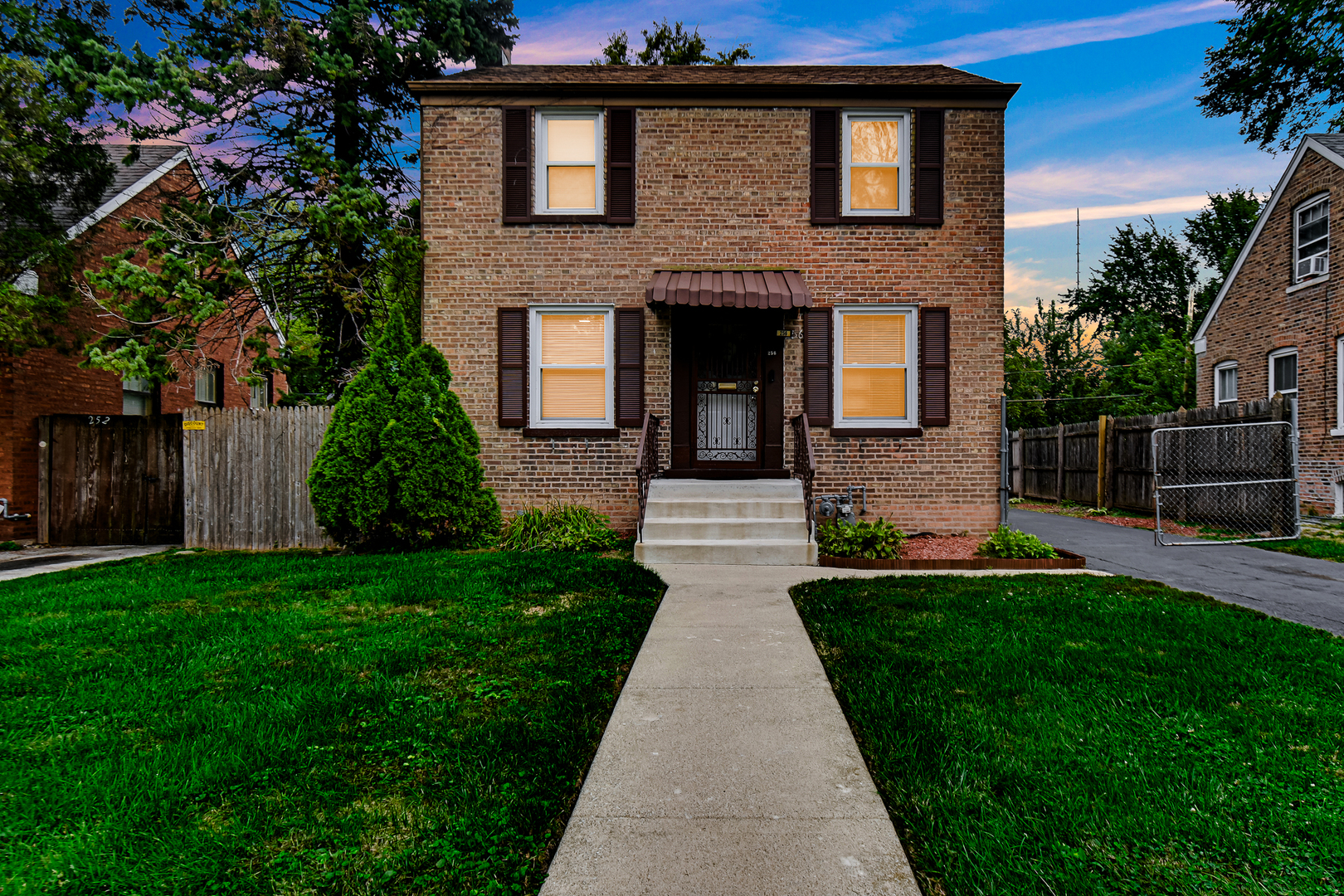 256 E 140th Place Property Photo 3