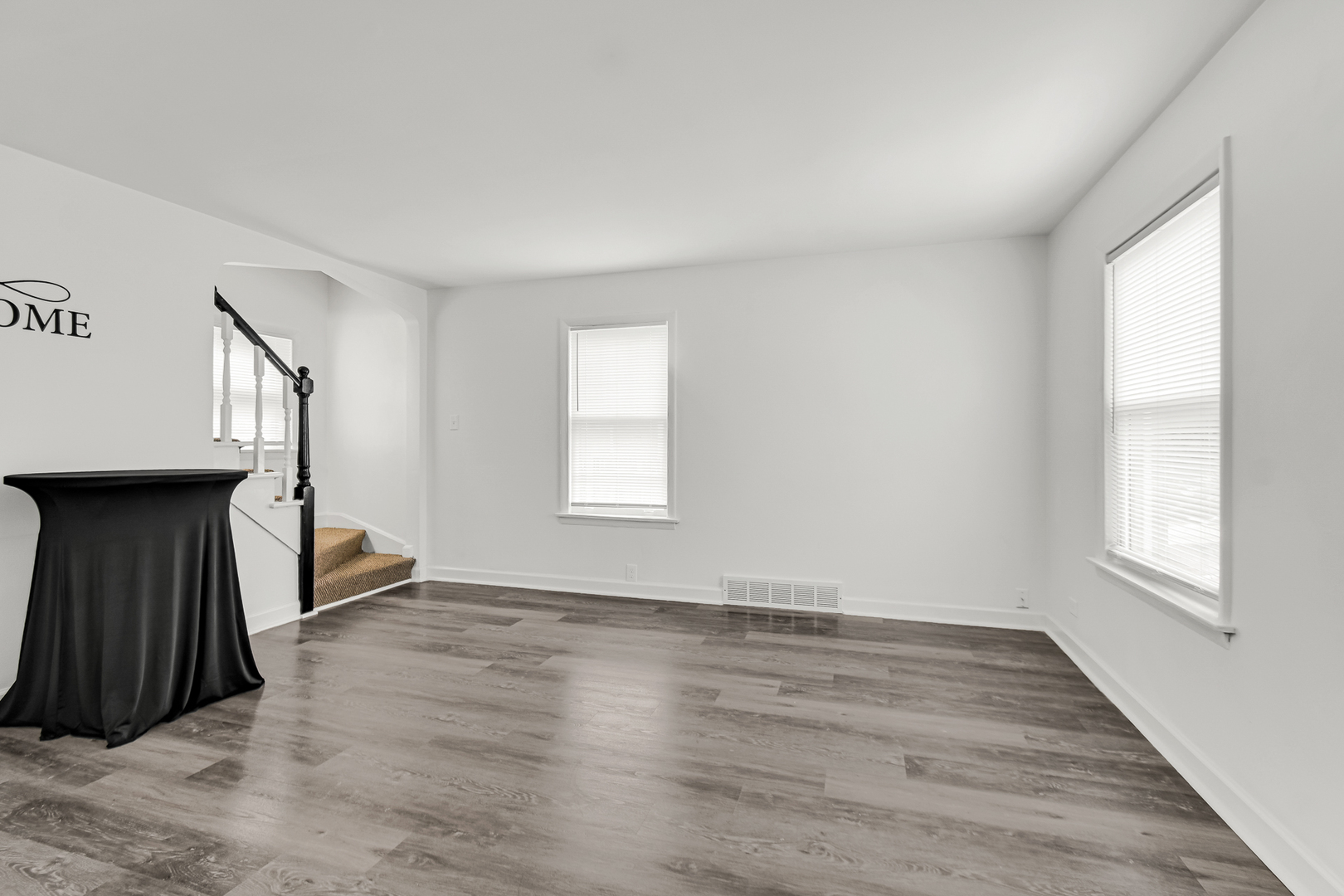 256 E 140th Place Property Photo 4