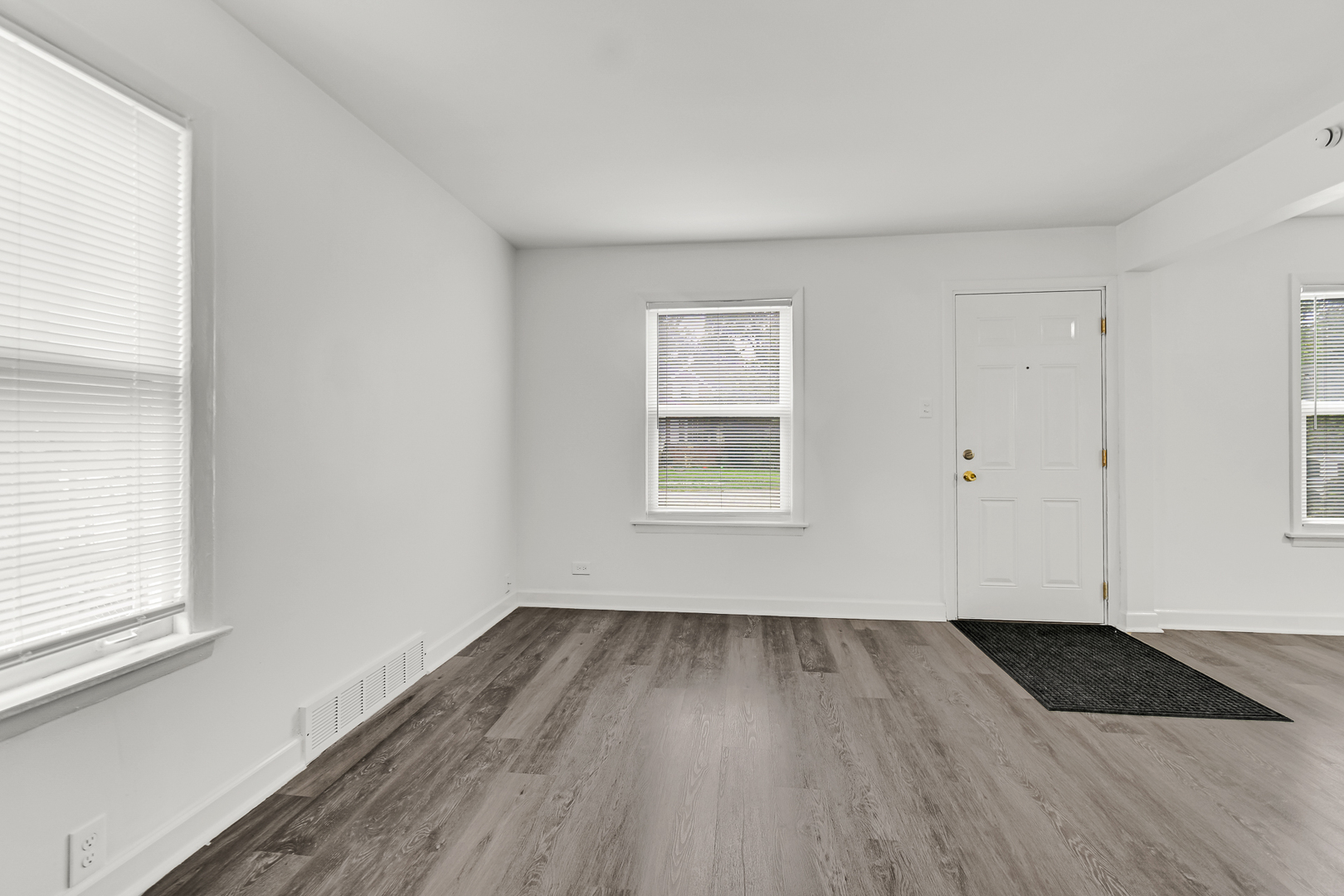 256 E 140th Place Property Photo 6