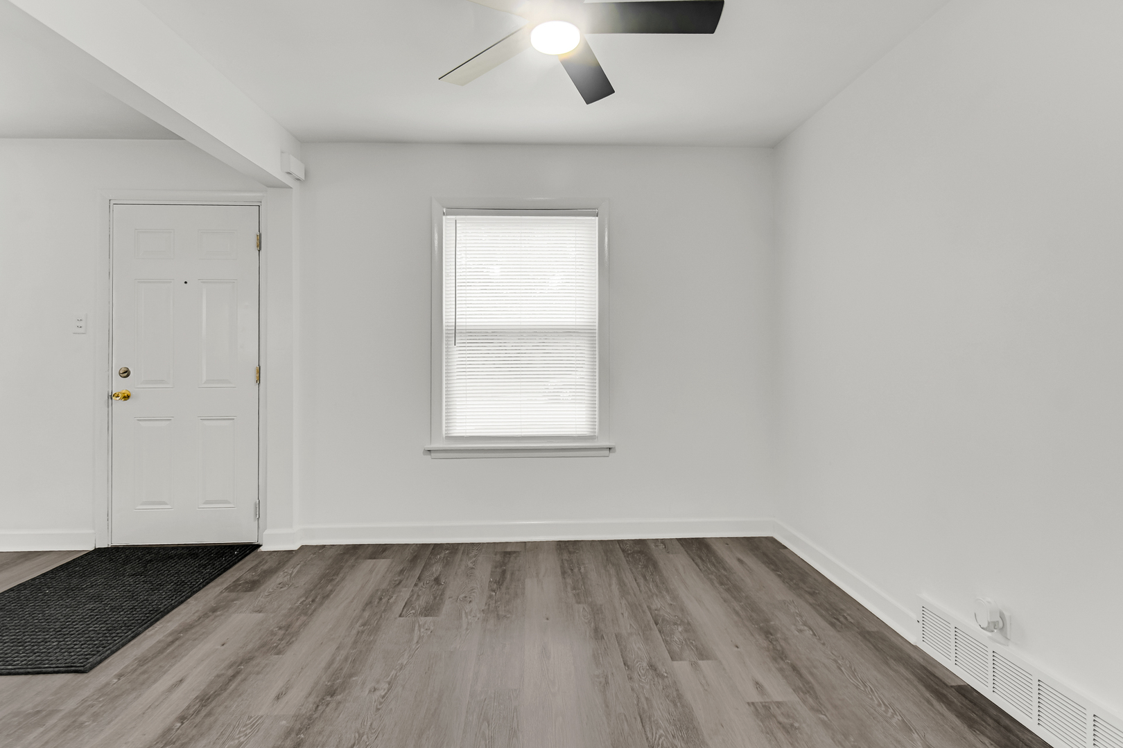 256 E 140th Place Property Photo 7