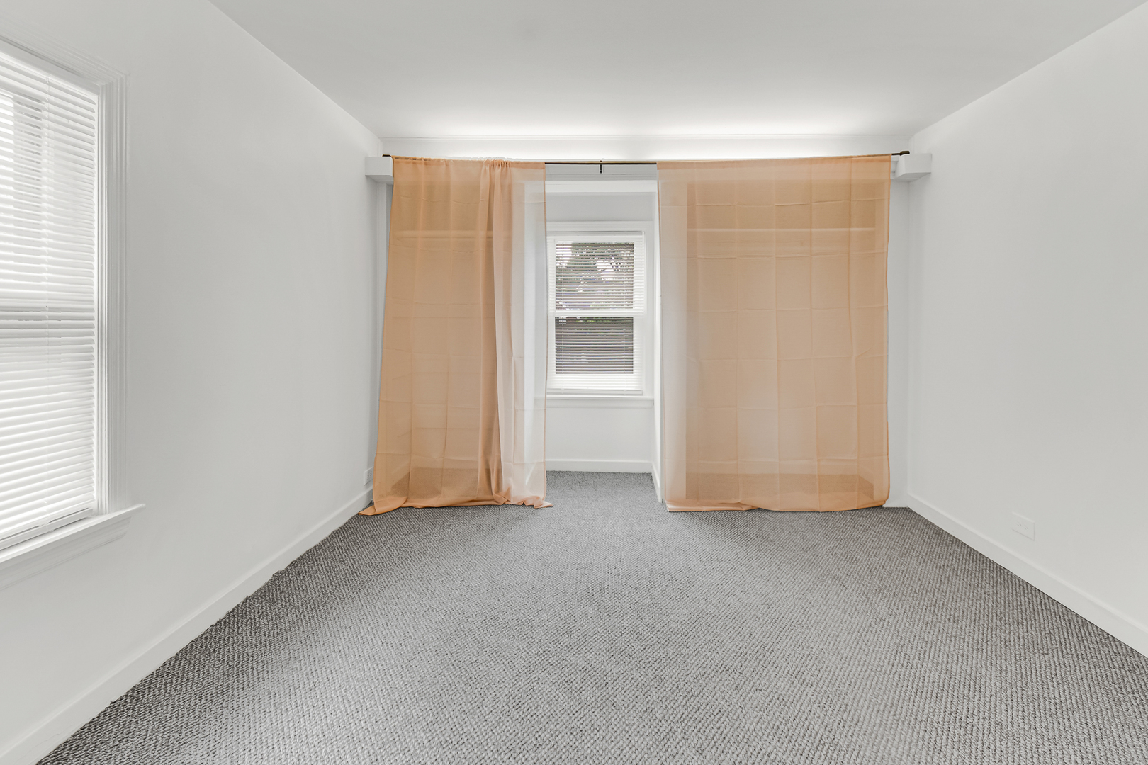 256 E 140th Place Property Photo 13