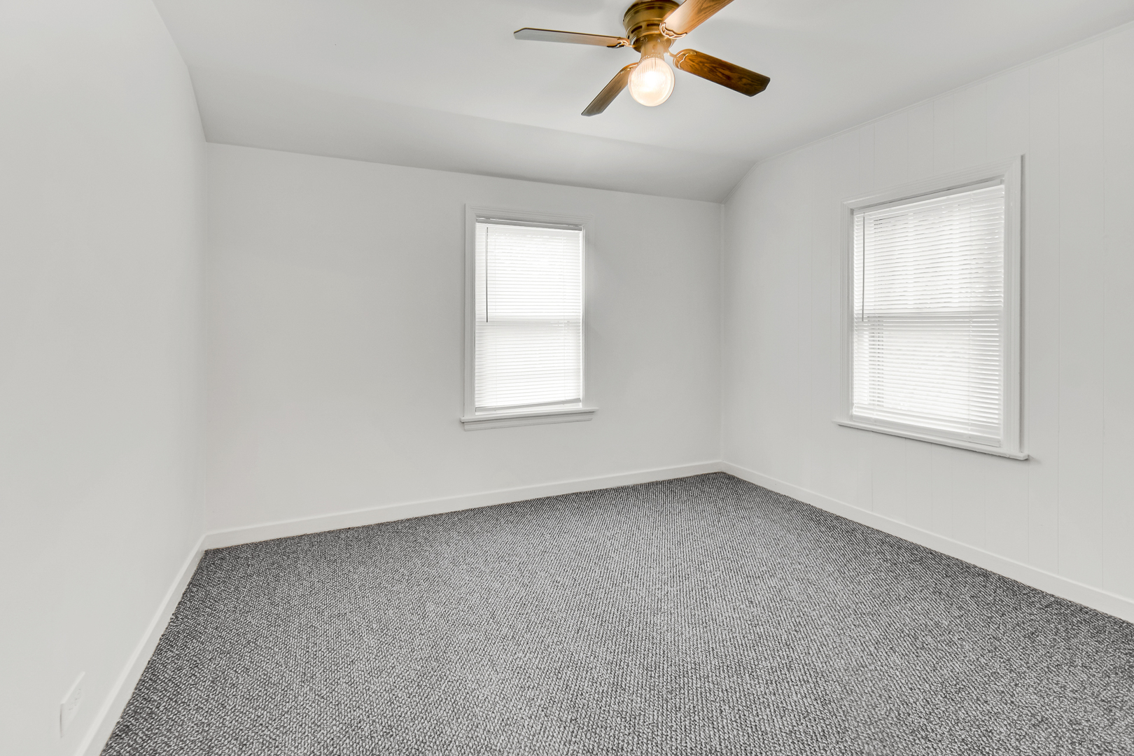 256 E 140th Place Property Photo 14