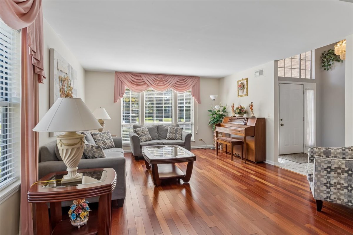925 Brompton Circle Property Photo 2