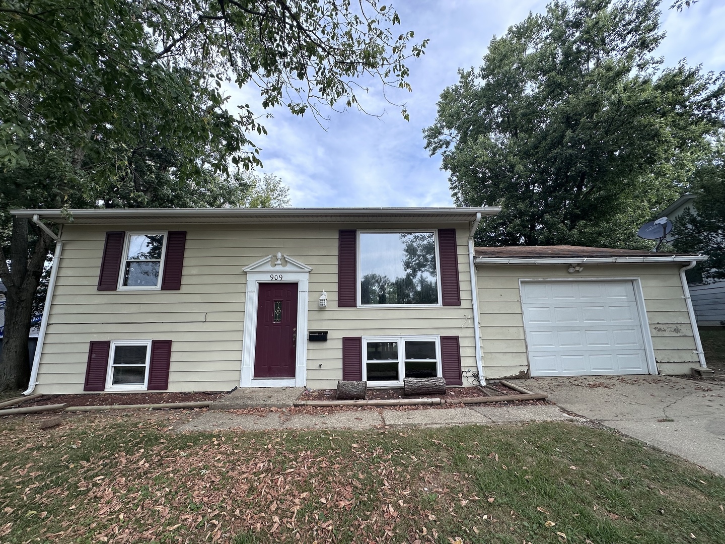 909 Sunset Ridge Property Photo 1