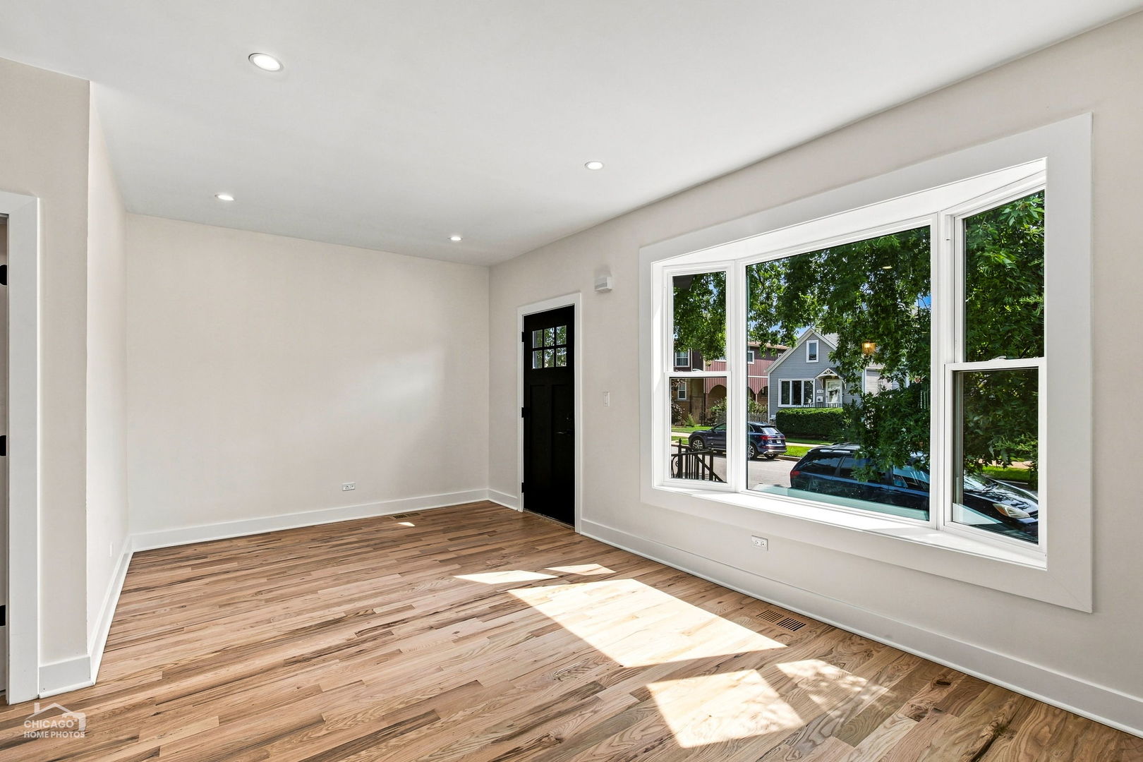 5722 W Grover Street Property Photo 2