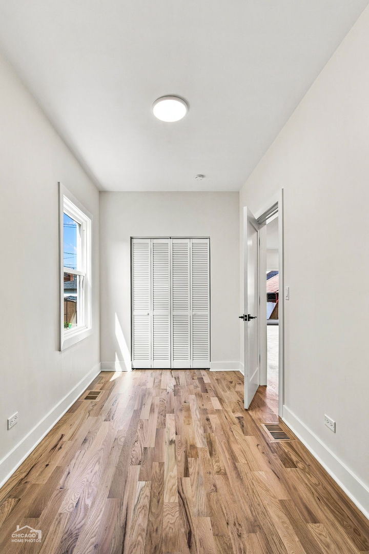 5722 W Grover Street Property Photo 11