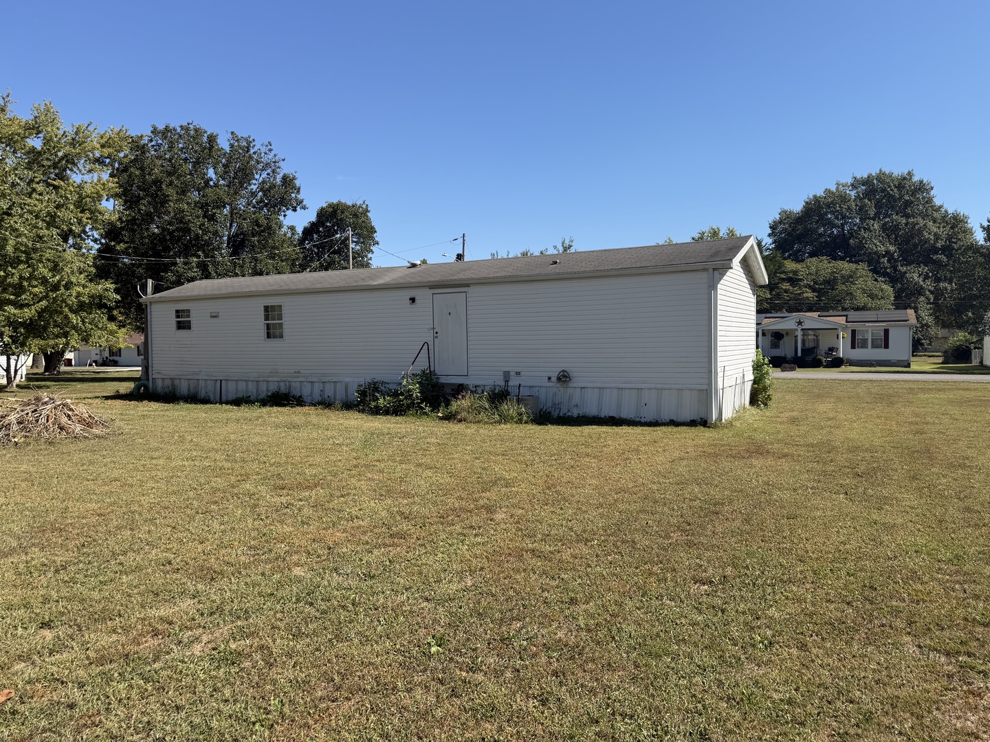 313 Leonard Street Property Photo 4