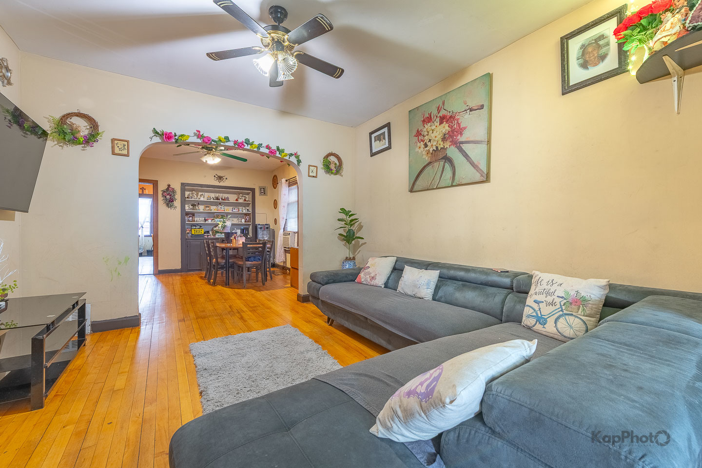 2135 N Latrobe Avenue Property Photo 3