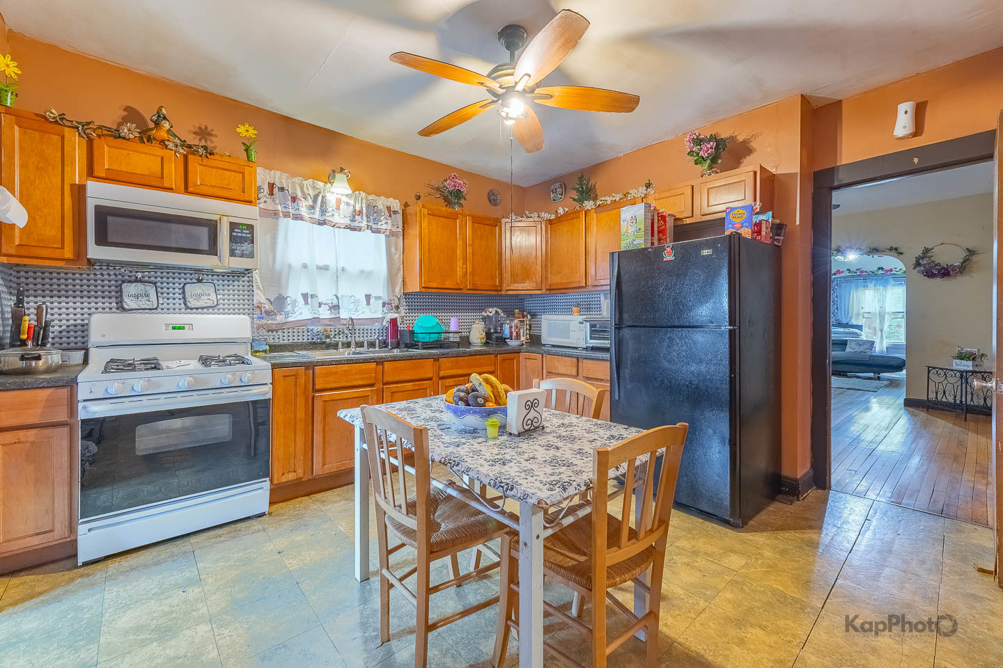 2135 N Latrobe Avenue Property Photo 8