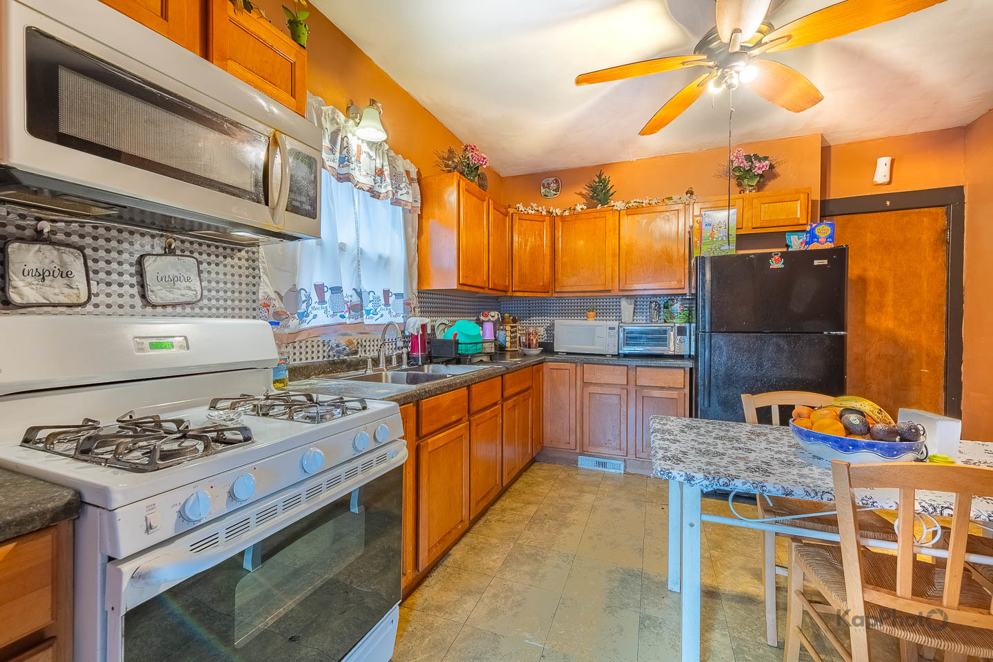 2135 N Latrobe Avenue Property Photo 9