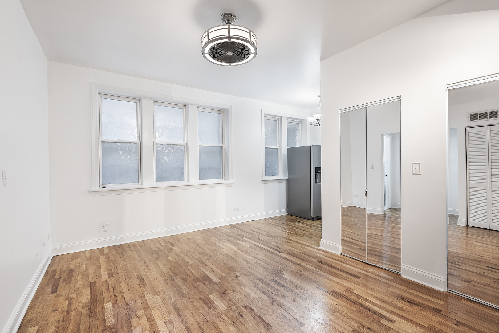 6812 N Wayne Avenue 1d Property Photo 2