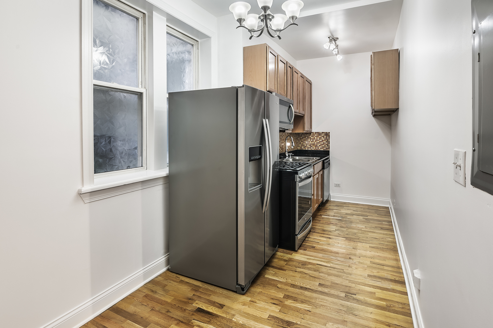 6812 N Wayne Avenue 1d Property Photo 8