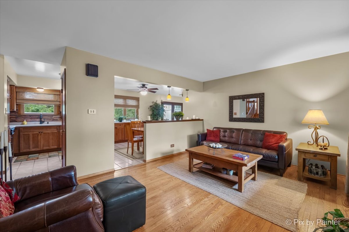 23w328 Great Western Avenue Property Photo 3