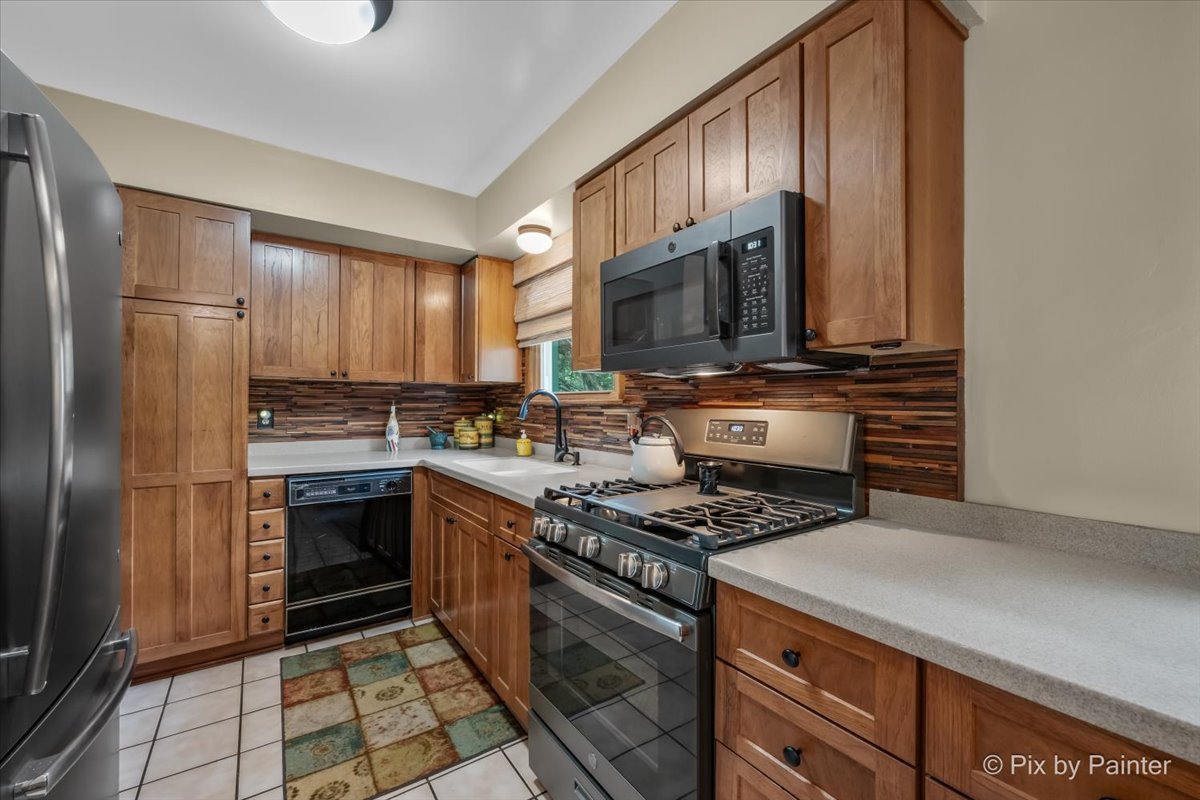 23w328 Great Western Avenue Property Photo 8