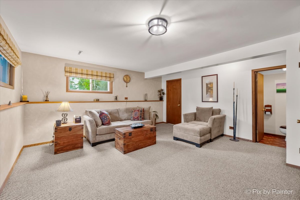 23w328 Great Western Avenue Property Photo 11