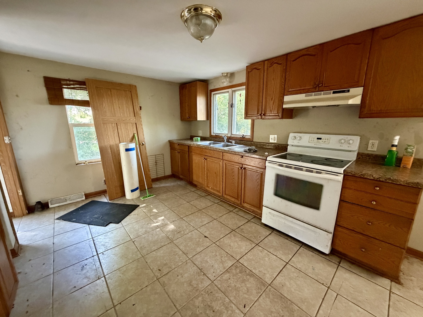 9728 Smythe Avenue Property Photo 6