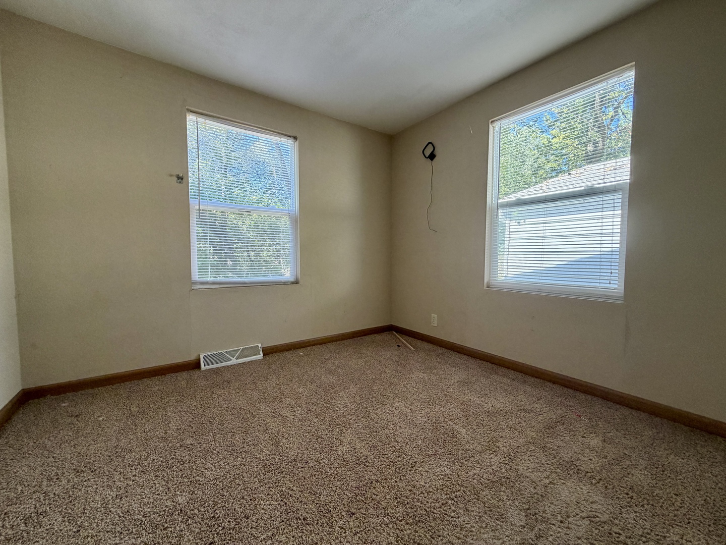 9728 Smythe Avenue Property Photo 9
