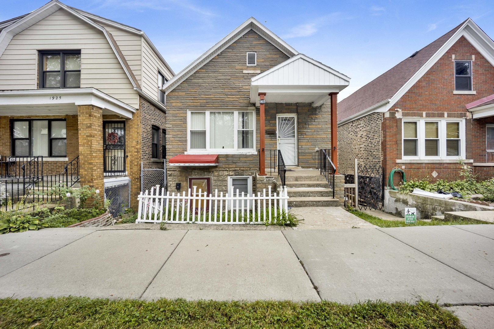 1927 W 34th Place Property Photo 1