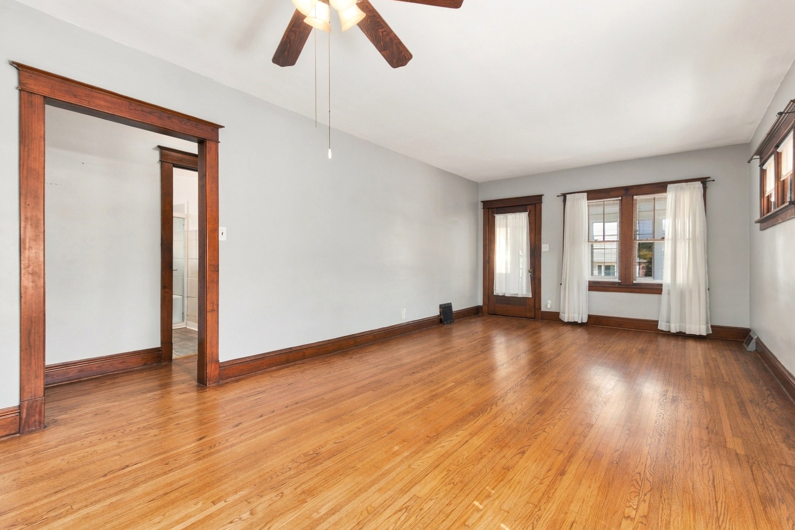 913 Clement Street Property Photo 4