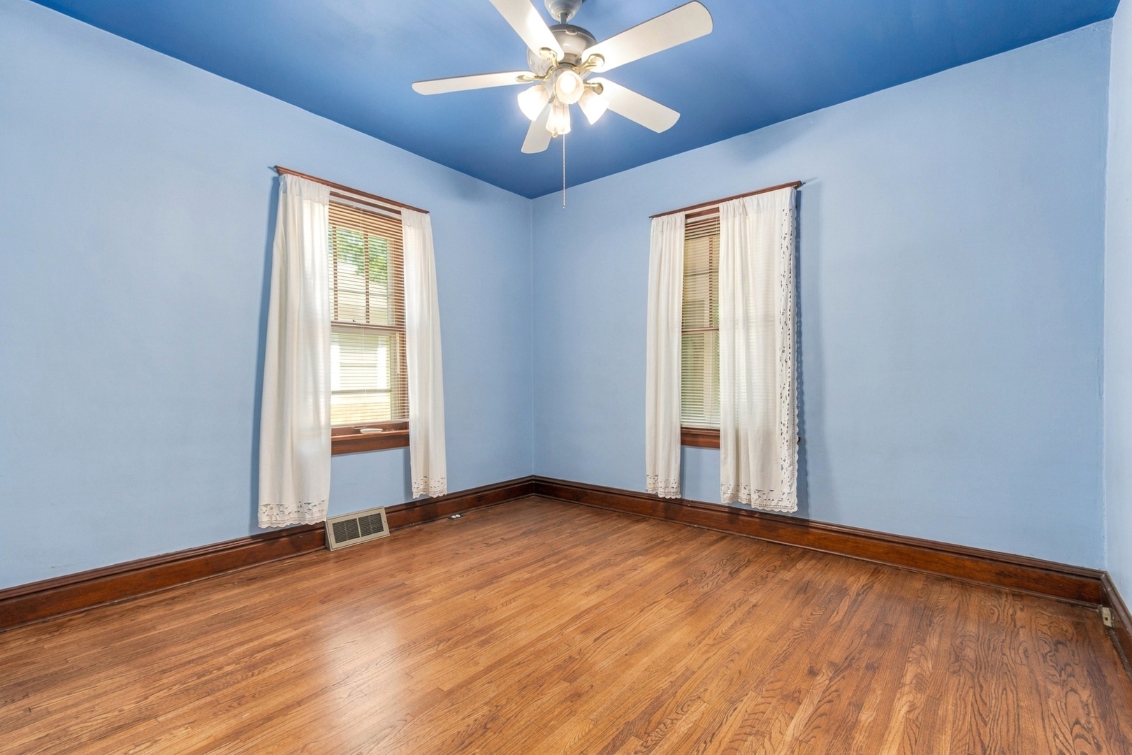 913 Clement Street Property Photo 14
