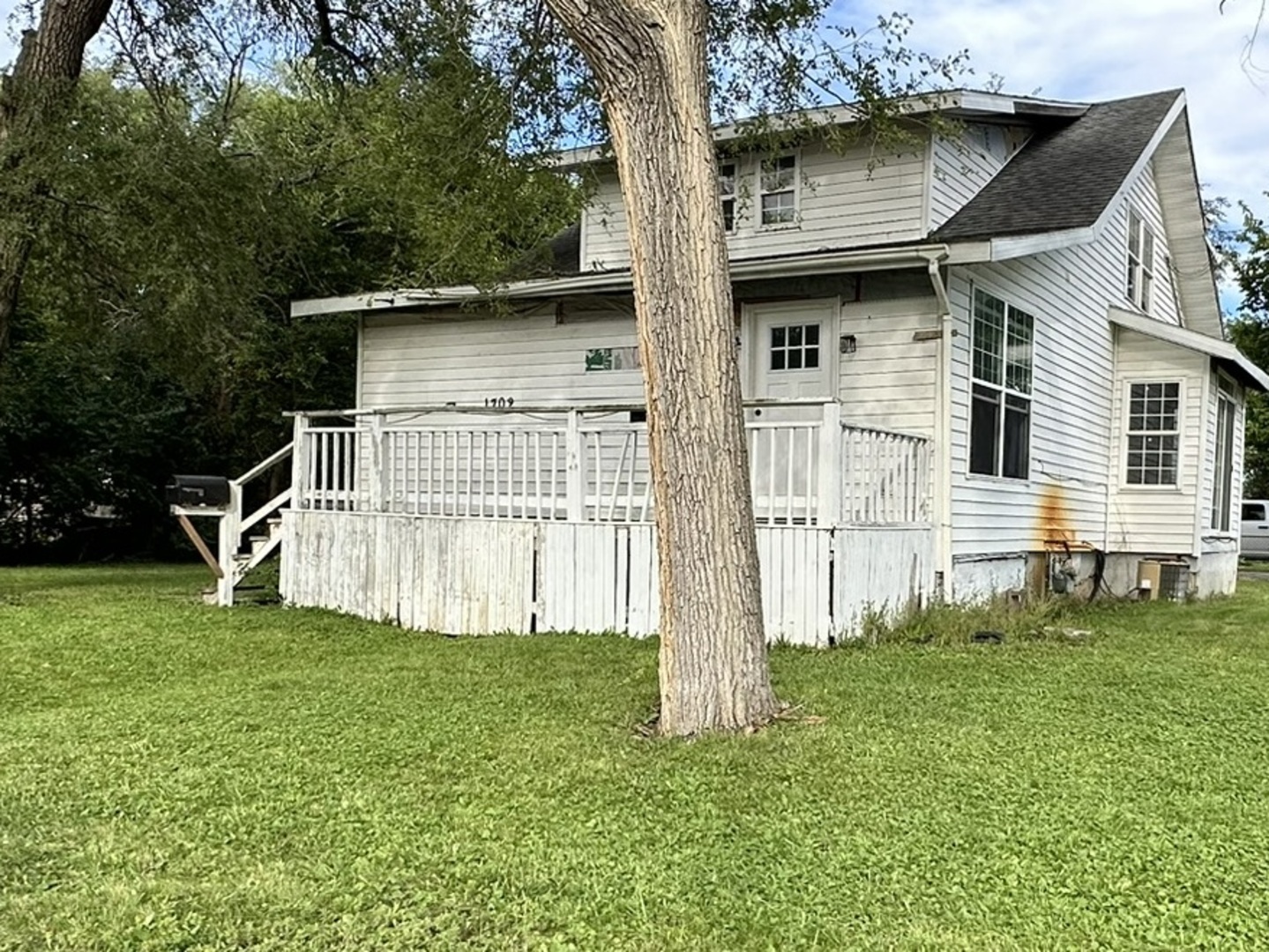1702 Guion Street Property Photo 1