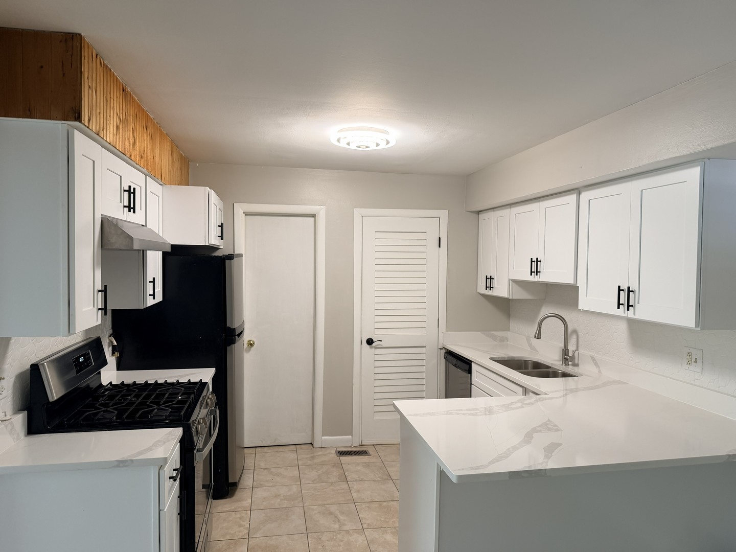 1313 Kingsbury Drive D Property Photo 2