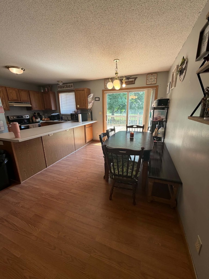 2218 S Thompsonville Road Property Photo 6