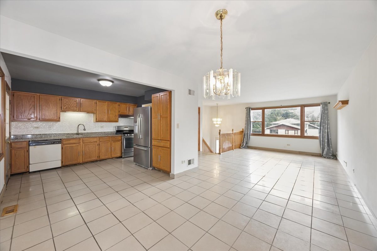 4352 150th Street Property Photo 2