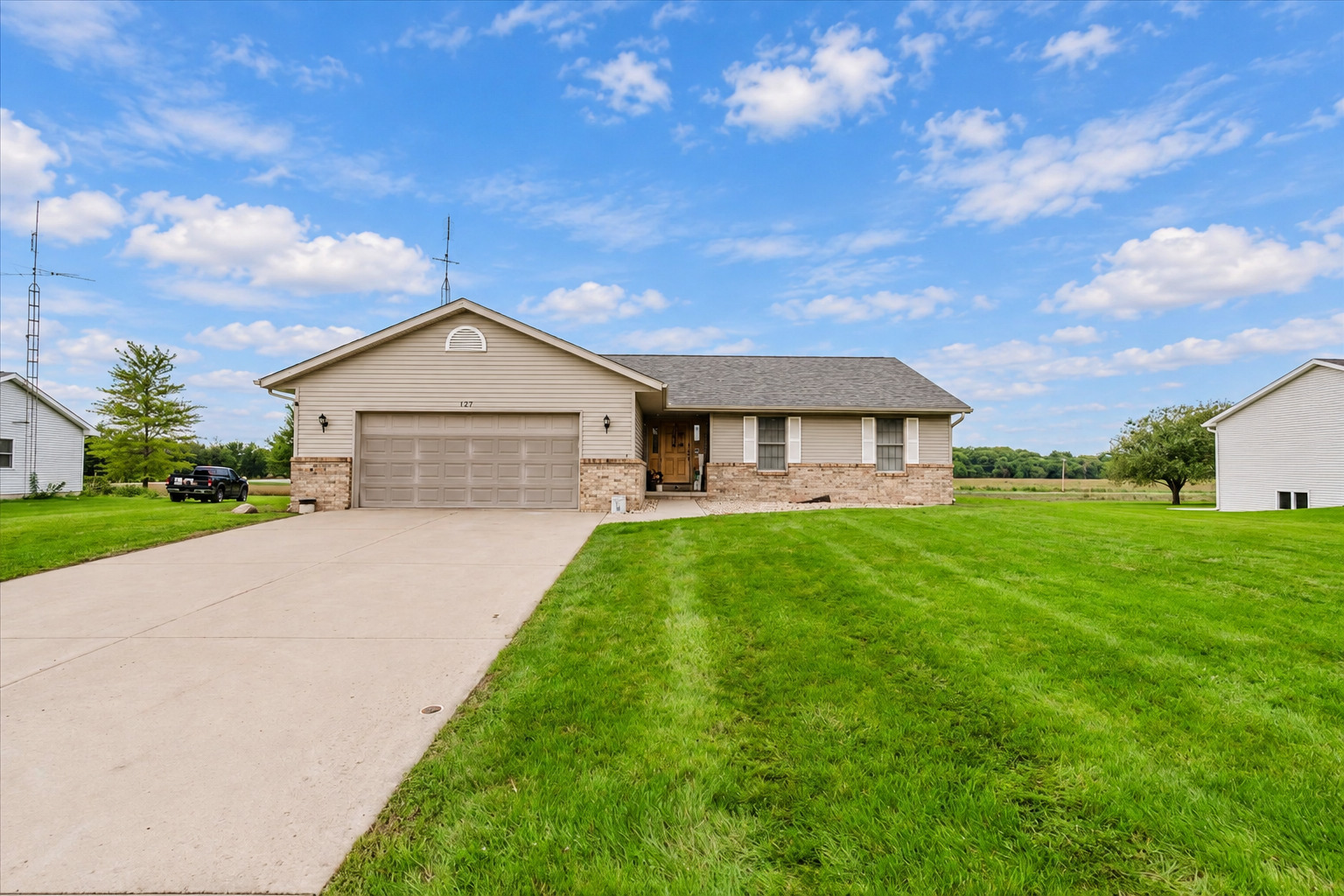 427 Sunset Drive Property Photo 1