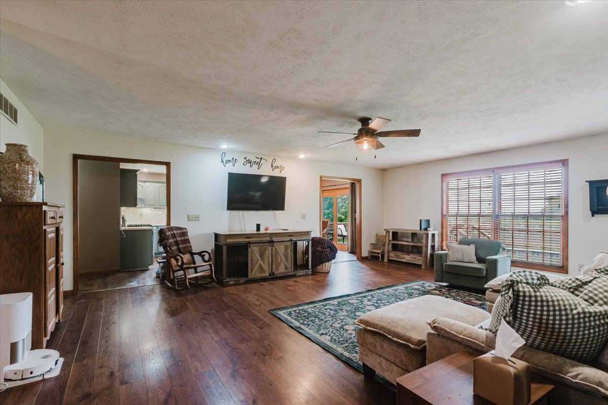427 Sunset Drive Property Photo 3