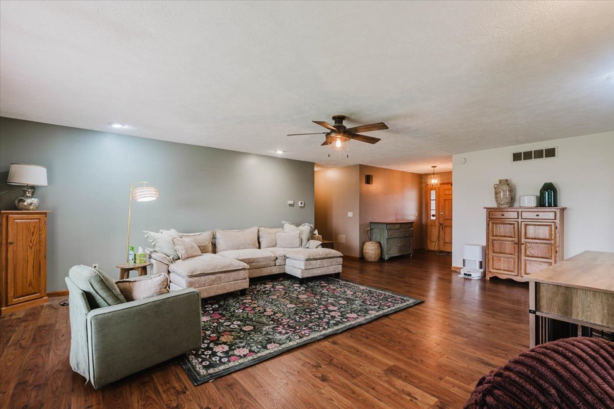 427 Sunset Drive Property Photo 4