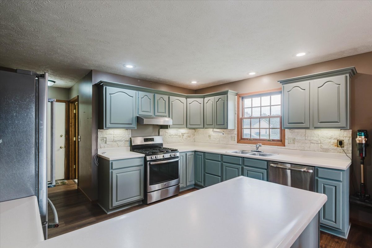 427 Sunset Drive Property Photo 8