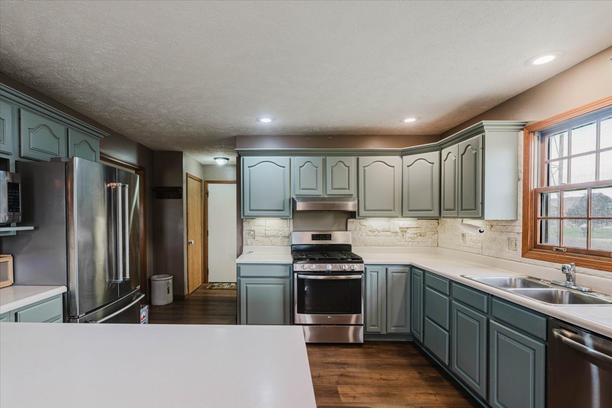 427 Sunset Drive Property Photo 9