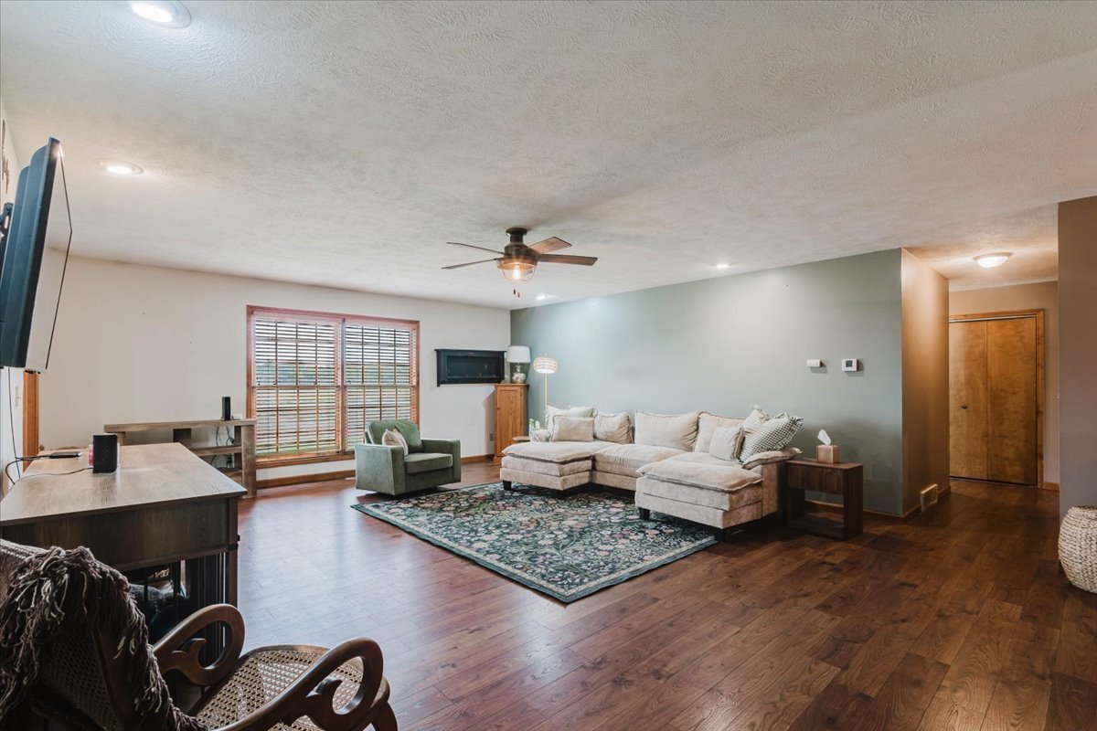 427 Sunset Drive Property Photo 11