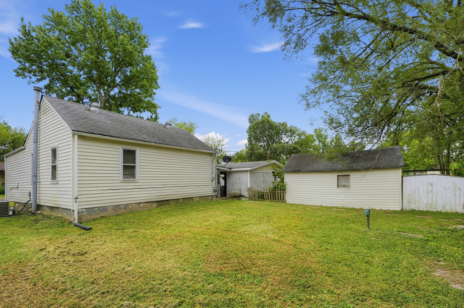 203 Missouri Avenue Property Photo 3