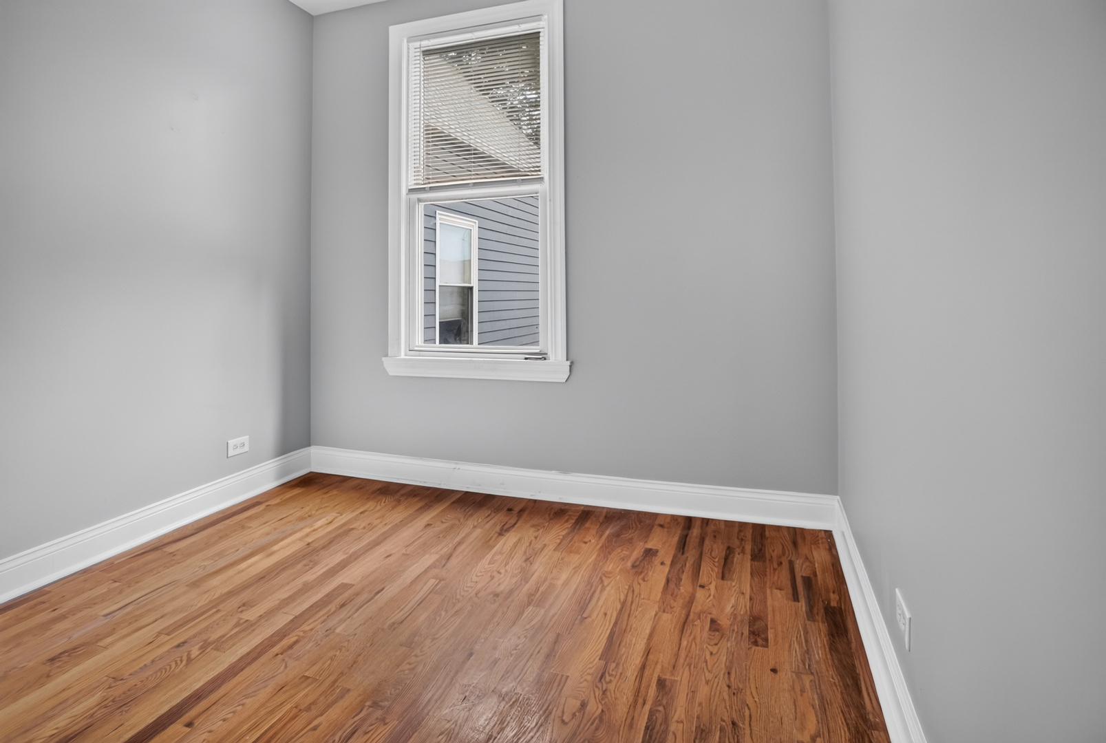 2818 N Drake Avenue Property Photo 8