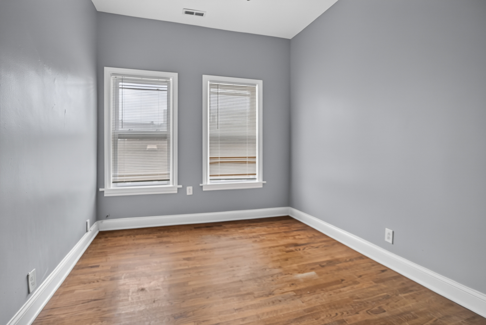 2818 N Drake Avenue Property Photo 11
