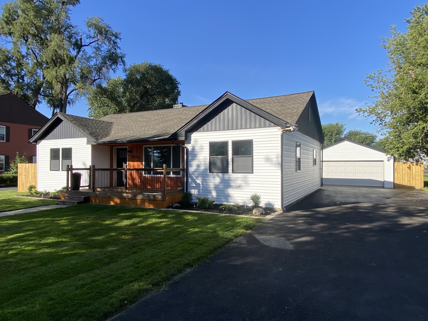 9606 S Natoma Avenue Property Photo 1