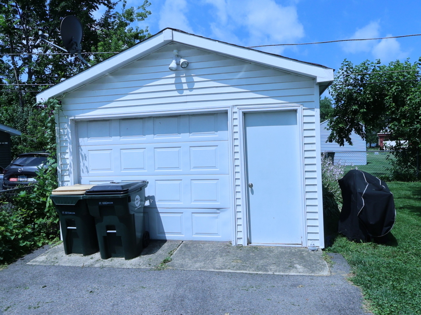 42690 N Lake Drive Property Photo 14