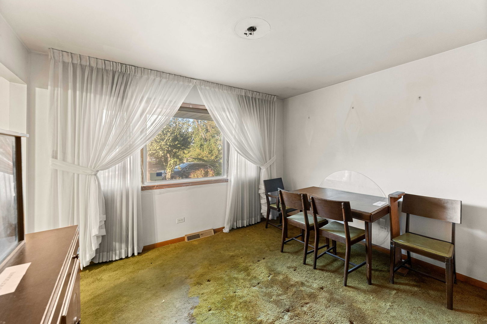 630 De Angelis Court Property Photo 3
