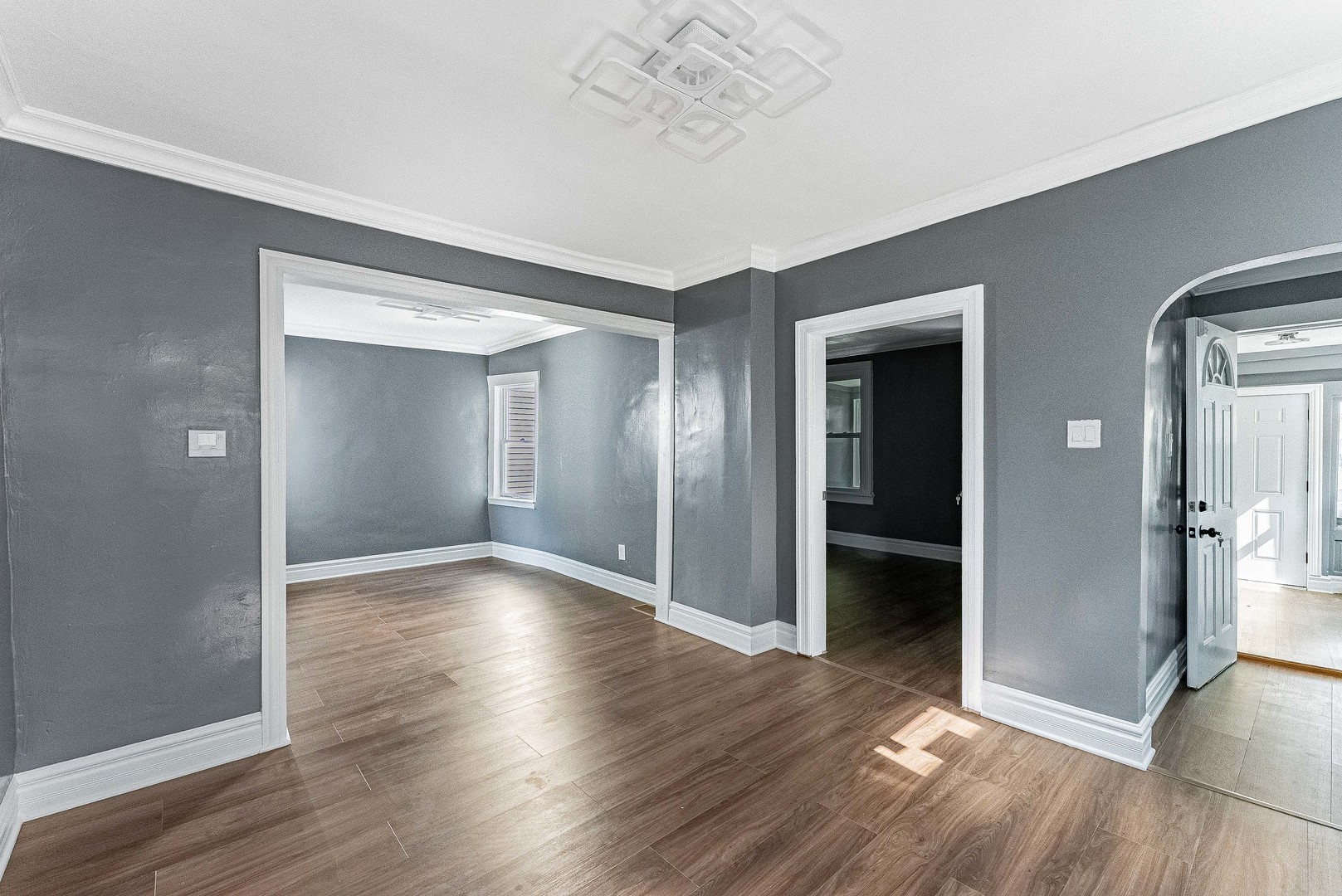 1914 Foster Street Property Photo 4