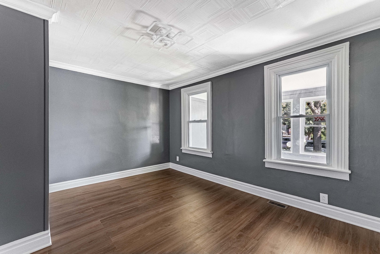 1914 Foster Street Property Photo 6