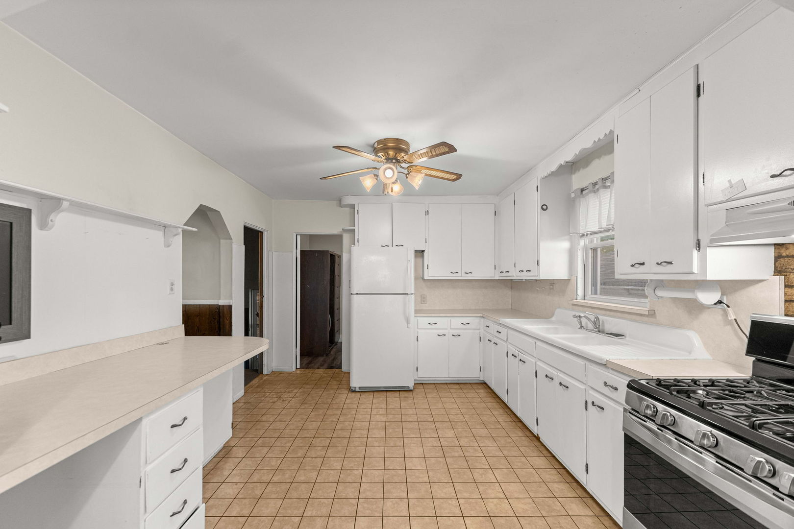 629 De Angelis Court Property Photo 4