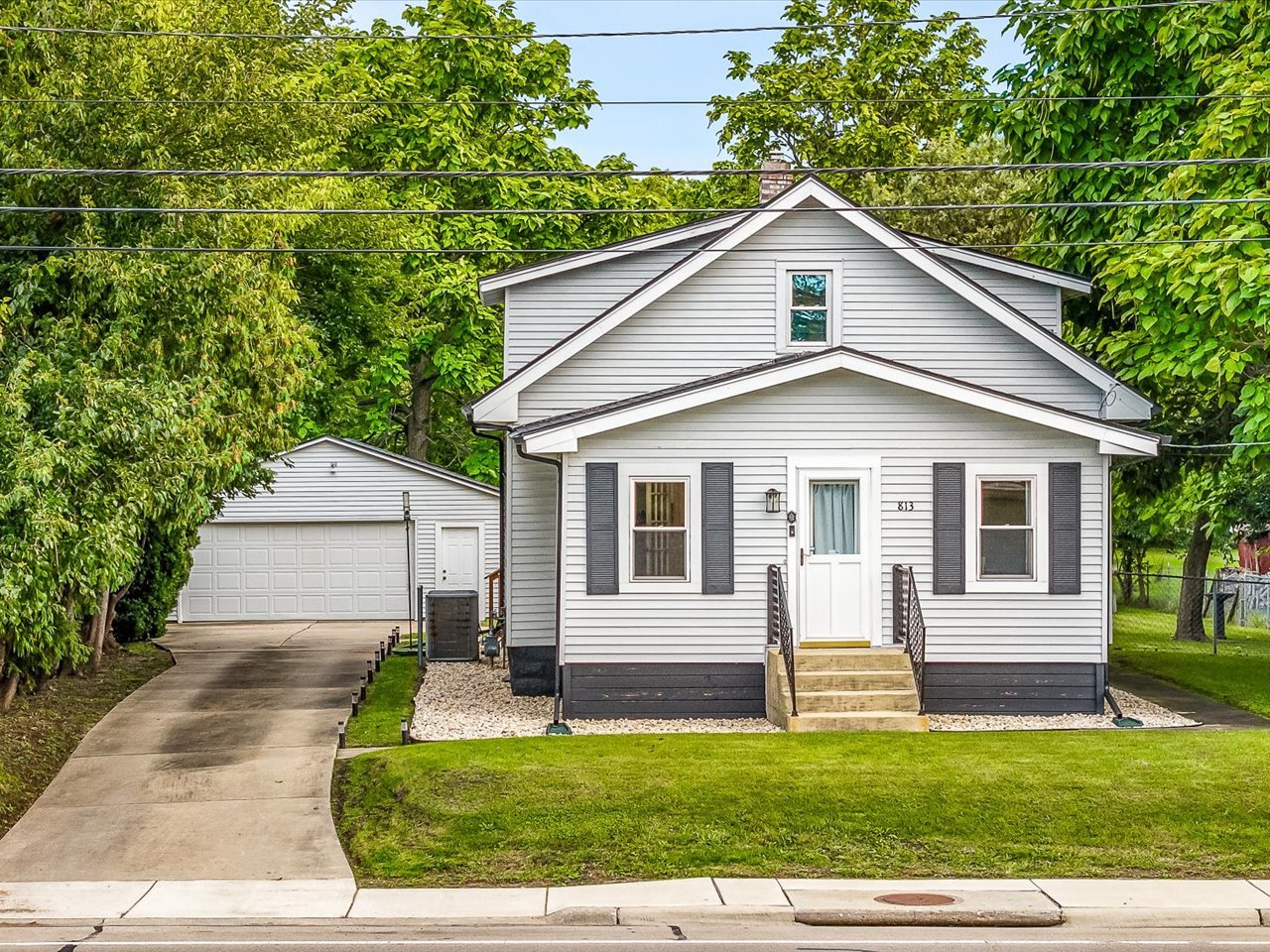 813 Harlem Road Property Photo 1